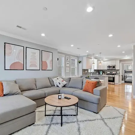 Modern Steps From Zoo & Golf Course Apartamento